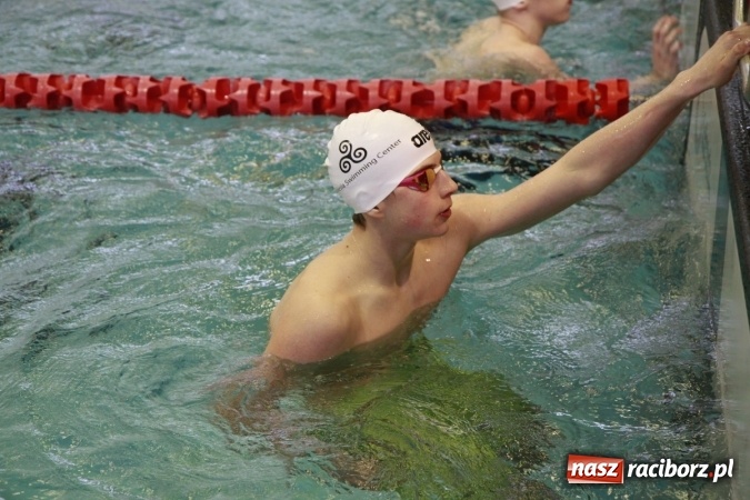 Zdjęcie w galerii na portalu naszraciborz.pl: Pływanie. Historyczny sukces uczniów Szkoły Podstawowej nr 15. GMS szósty  wiadomości z regionu