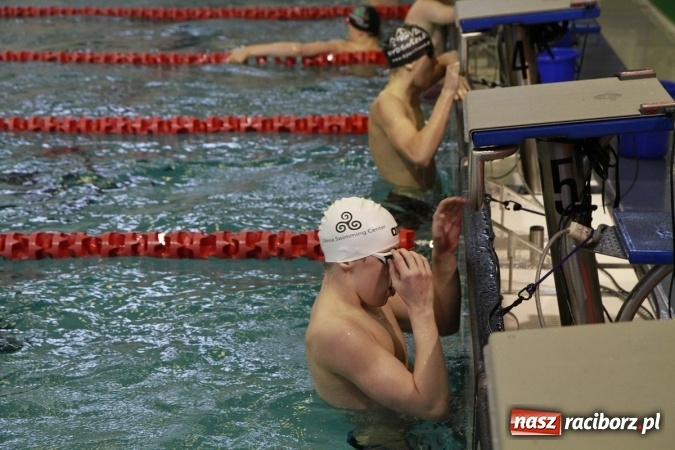 Zdjęcie w galerii na portalu naszraciborz.pl: Pływanie. Historyczny sukces uczniów Szkoły Podstawowej nr 15. GMS szósty  wiadomości z regionu