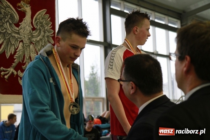 Zdjęcie w galerii na portalu naszraciborz.pl: Pływanie. Historyczny sukces uczniów Szkoły Podstawowej nr 15. GMS szósty  wiadomości z regionu