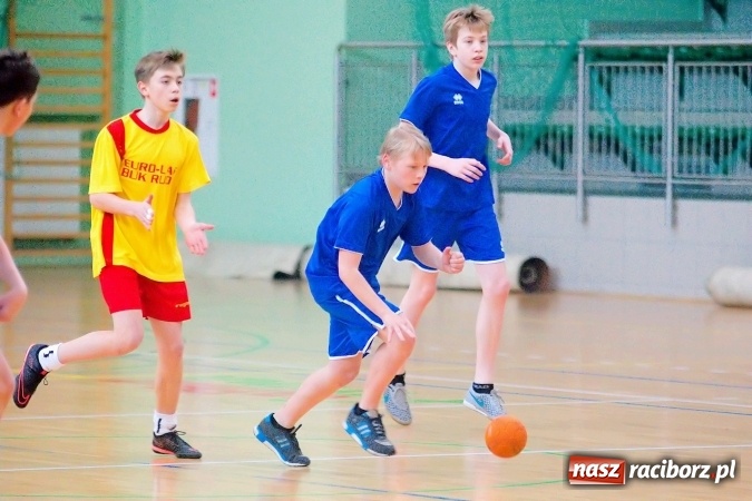 Zdjęcie w galerii na portalu naszraciborz.pl: Powiatowy finał piłki ręcznej. Szczypiorniści z Rud lepsi od graczy SP 8 wiadomości z regionu