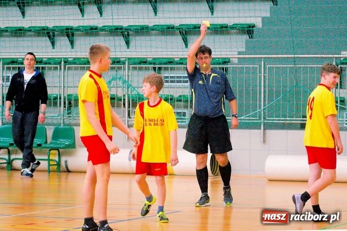 Zdjęcie w galerii na portalu naszraciborz.pl: Powiatowy finał piłki ręcznej. Szczypiorniści z Rud lepsi od graczy SP 8 wiadomości z regionu