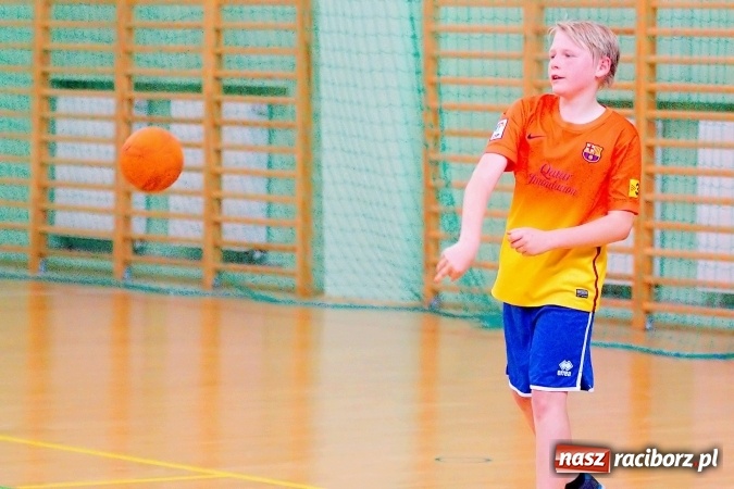 Zdjęcie w galerii na portalu naszraciborz.pl: Powiatowy finał piłki ręcznej. Szczypiorniści z Rud lepsi od graczy SP 8 wiadomości z regionu
