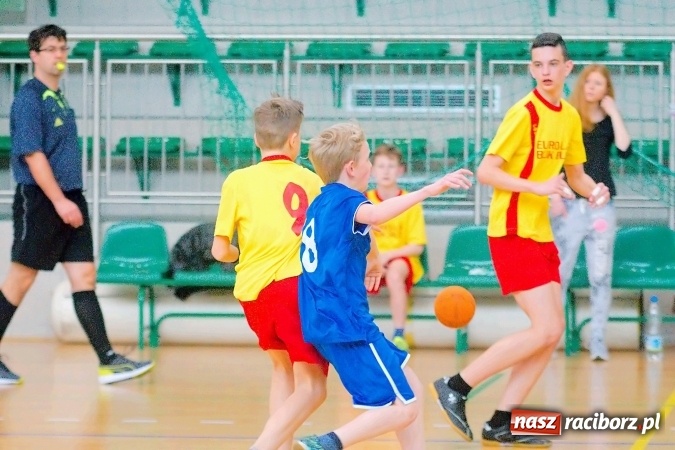 Zdjęcie w galerii na portalu naszraciborz.pl: Powiatowy finał piłki ręcznej. Szczypiorniści z Rud lepsi od graczy SP 8 wiadomości z regionu
