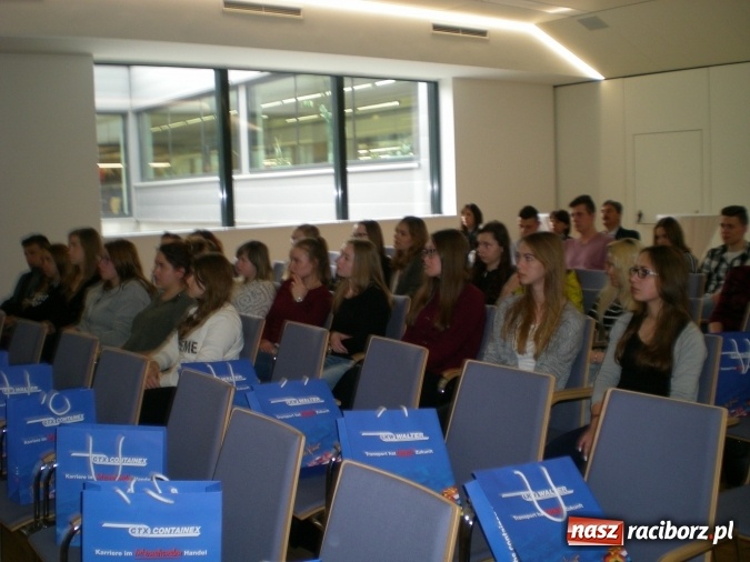 Zdjęcie w galerii na portalu naszraciborz.pl: Ekonomiści, logistycy i spedytorzy z wizytą w austriackiej firmie logistycznej LKW Walter  wiadomości z regionu