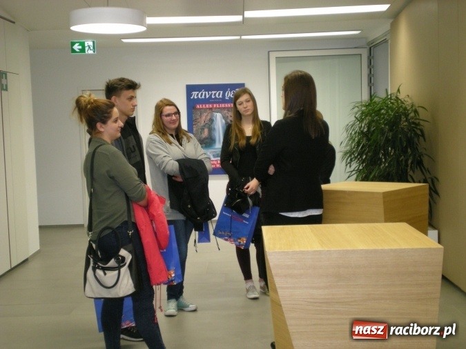 Zdjęcie w galerii na portalu naszraciborz.pl: Ekonomiści, logistycy i spedytorzy z wizytą w austriackiej firmie logistycznej LKW Walter  wiadomości z regionu