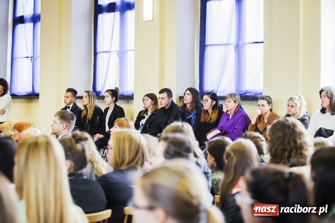 Zdjęcie w galerii na portalu naszraciborz.pl: W CKZiU nr 1 obchodzono święto Patrona wiadomości z regionu