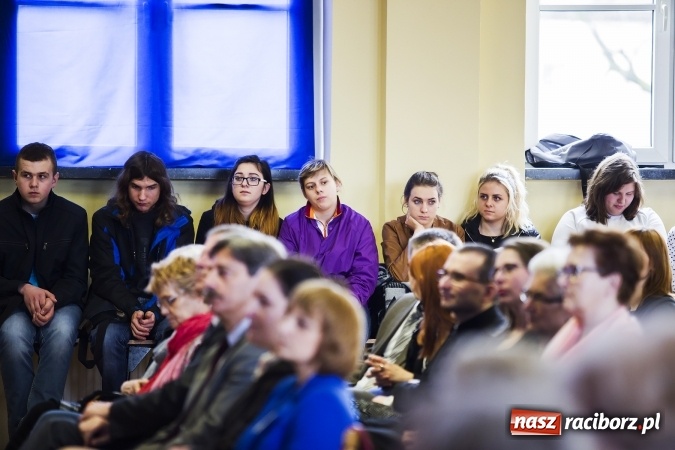 Zdjęcie w galerii na portalu naszraciborz.pl: W CKZiU nr 1 obchodzono święto Patrona wiadomości z regionu