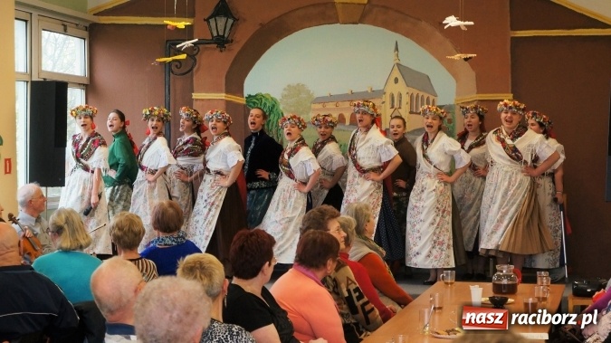 Zdjęcie w galerii na portalu naszraciborz.pl: Frelki z Gimnazjum nr 3 wystąpiły w Klubie Osiedlowym Cegiełka wiadomości z regionu