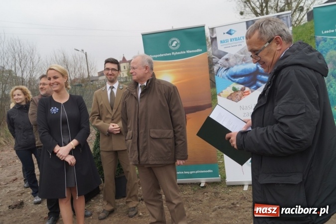 Zdjęcie w galerii na portalu naszraciborz.pl: W Nędzy oficjalnie otwarto jaz na rzece Suminie wiadomości z regionu