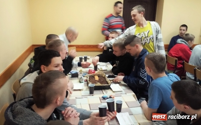 Zdjęcie w galerii na portalu naszraciborz.pl: Jabłkowo i czekoladowo w Młodzieżowym Ośrodku Wychowawczym w Rudach wiadomości z regionu