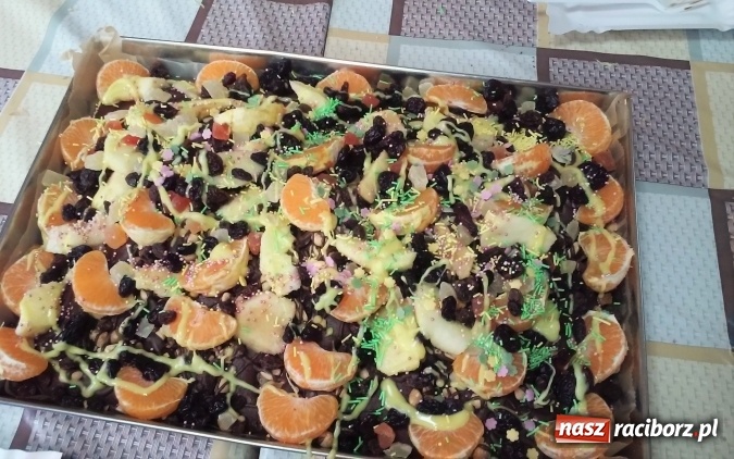 Zdjęcie w galerii na portalu naszraciborz.pl: Jabłkowo i czekoladowo w Młodzieżowym Ośrodku Wychowawczym w Rudach wiadomości z regionu