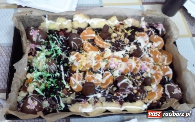 Zdjęcie w galerii na portalu naszraciborz.pl: Jabłkowo i czekoladowo w Młodzieżowym Ośrodku Wychowawczym w Rudach wiadomości z regionu