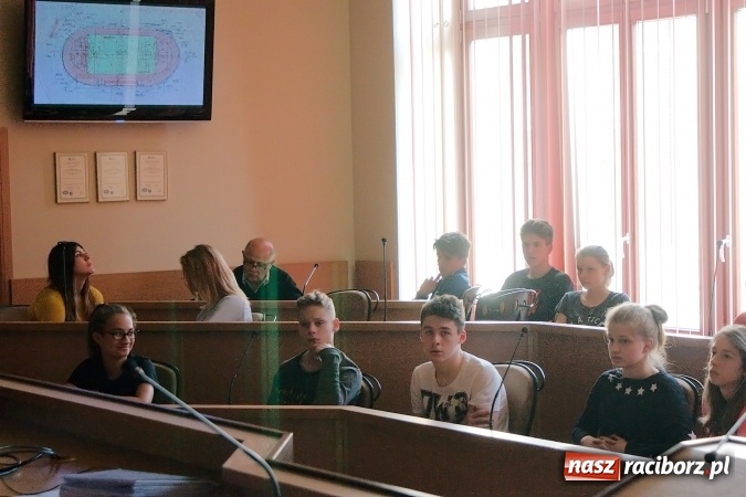 Zdjęcie w galerii na portalu naszraciborz.pl: Królowa sportu w godnych warunkach. Konsultacje w Urzędzie Miasta wiadomości z regionu