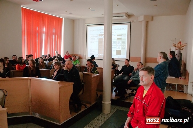 Zdjęcie w galerii na portalu naszraciborz.pl: Królowa sportu w godnych warunkach. Konsultacje w Urzędzie Miasta wiadomości z regionu