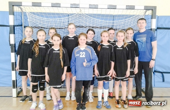 Zdjęcie w galerii na portalu naszraciborz.pl: Gminny finał piłki ręcznej dziewcząt i chłopców zwycięski dla Pietrowic i Pawłowa  wiadomości z regionu