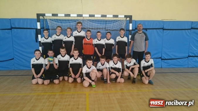 Zdjęcie w galerii na portalu naszraciborz.pl: Gminny finał piłki ręcznej dziewcząt i chłopców zwycięski dla Pietrowic i Pawłowa  wiadomości z regionu