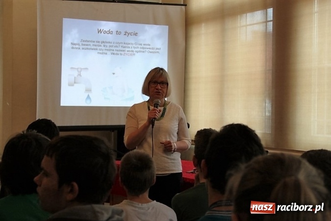 Zdjęcie w galerii na portalu naszraciborz.pl: Dzień Ziemi w Gimnazjum nr 5. Temat: woda = życie  wiadomości z regionu