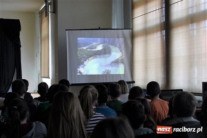 Zdjęcie w galerii na portalu naszraciborz.pl: Dzień Ziemi w Gimnazjum nr 5. Temat: woda = życie  wiadomości z regionu