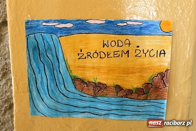 Zdjęcie w galerii na portalu naszraciborz.pl: Dzień Ziemi w Gimnazjum nr 5. Temat: woda = życie  wiadomości z regionu