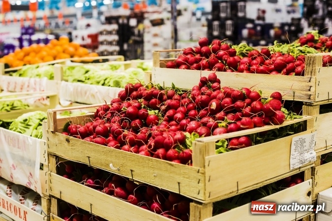 Zdjęcie w galerii na portalu naszraciborz.pl: Tłumy mieszkańców na otwarciu Lidla w Raciborzu wiadomości z regionu