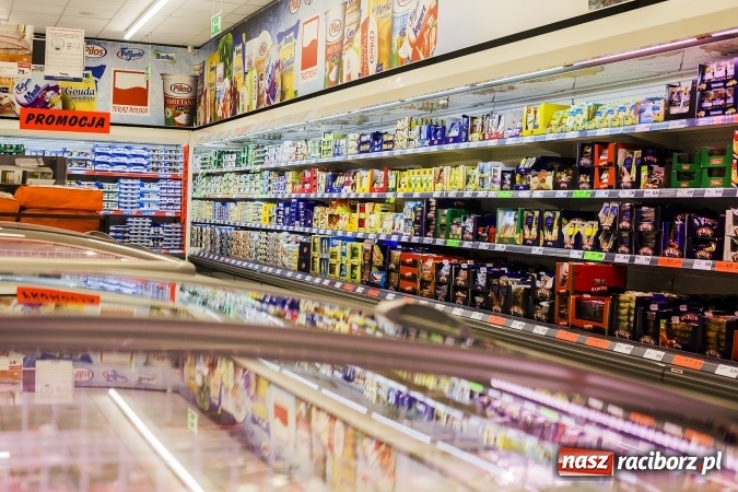 Zdjęcie w galerii na portalu naszraciborz.pl: Tłumy mieszkańców na otwarciu Lidla w Raciborzu wiadomości z regionu