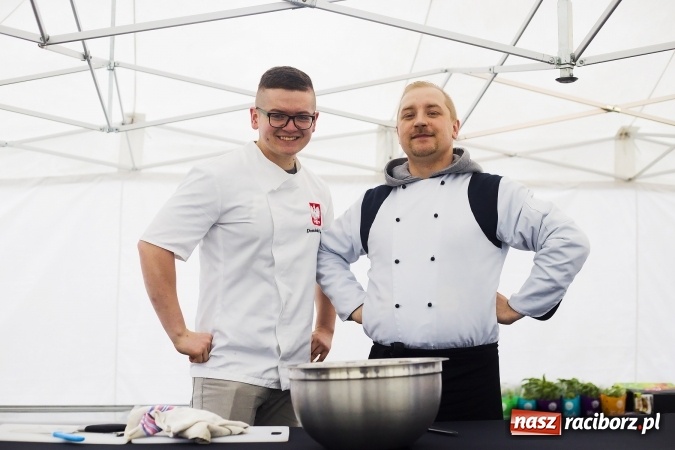 Zdjęcie w galerii na portalu naszraciborz.pl: Tłumy mieszkańców na otwarciu Lidla w Raciborzu wiadomości z regionu