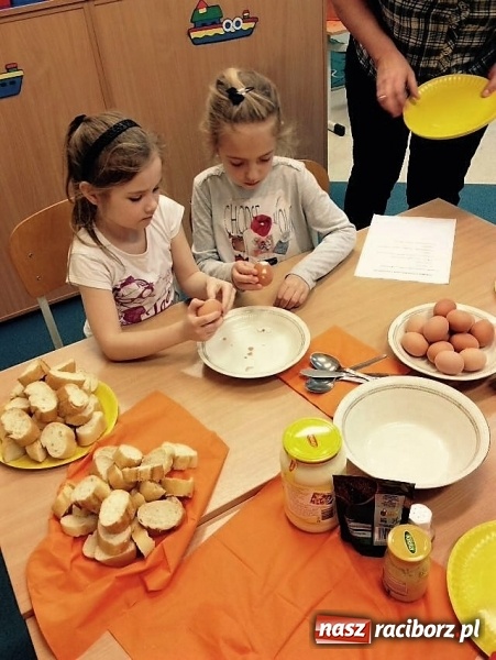 Zdjęcie w galerii na portalu naszraciborz.pl: Witaminki dla chłopczyka i dziewczynki  wiadomości z regionu