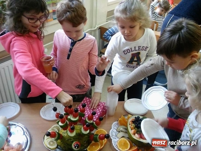 Zdjęcie w galerii na portalu naszraciborz.pl: Witaminki dla chłopczyka i dziewczynki  wiadomości z regionu