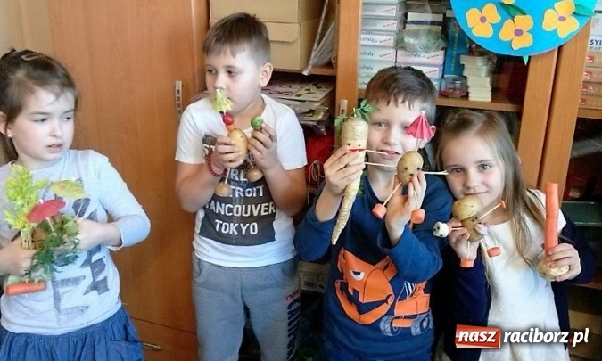 Zdjęcie w galerii na portalu naszraciborz.pl: Witaminki dla chłopczyka i dziewczynki  wiadomości z regionu