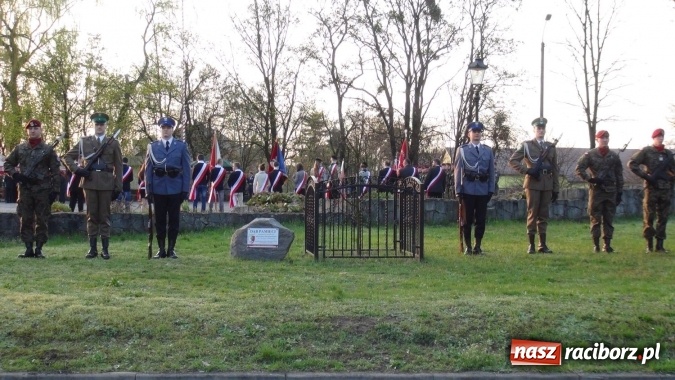 Zdjęcie w galerii na portalu naszraciborz.pl: Międzynarodowy Dzień Pamięci Ofiar Katynia. Apel Poległych w Kuźni Raciborskiej wiadomości z regionu