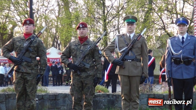 Zdjęcie w galerii na portalu naszraciborz.pl: Międzynarodowy Dzień Pamięci Ofiar Katynia. Apel Poległych w Kuźni Raciborskiej wiadomości z regionu