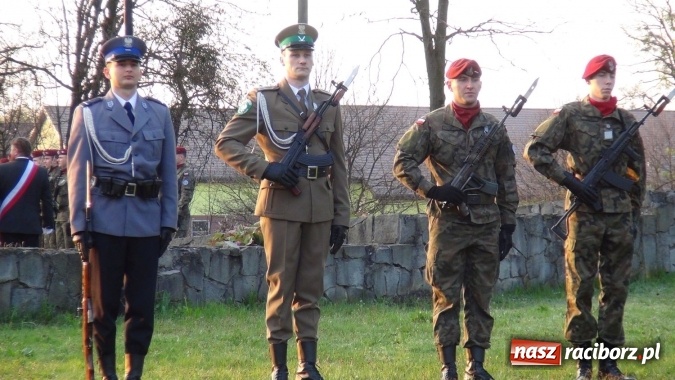 Zdjęcie w galerii na portalu naszraciborz.pl: Międzynarodowy Dzień Pamięci Ofiar Katynia. Apel Poległych w Kuźni Raciborskiej wiadomości z regionu