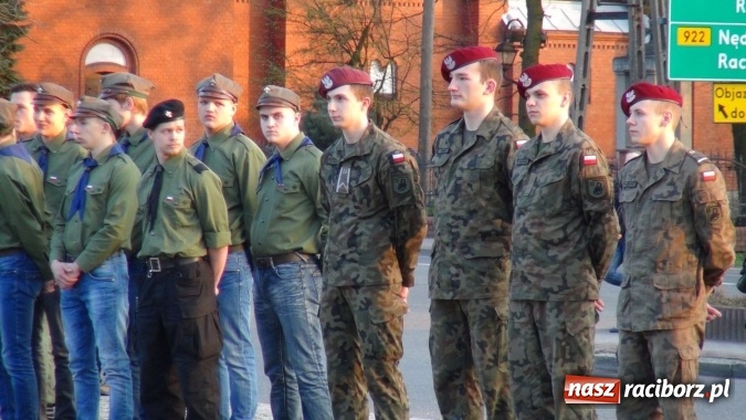 Zdjęcie w galerii na portalu naszraciborz.pl: Międzynarodowy Dzień Pamięci Ofiar Katynia. Apel Poległych w Kuźni Raciborskiej wiadomości z regionu