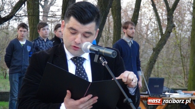 Zdjęcie w galerii na portalu naszraciborz.pl: Międzynarodowy Dzień Pamięci Ofiar Katynia. Apel Poległych w Kuźni Raciborskiej wiadomości z regionu