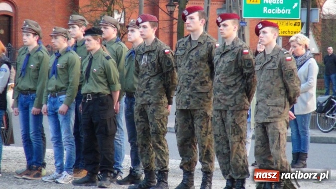 Zdjęcie w galerii na portalu naszraciborz.pl: Międzynarodowy Dzień Pamięci Ofiar Katynia. Apel Poległych w Kuźni Raciborskiej wiadomości z regionu