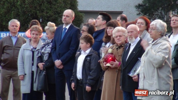 Zdjęcie w galerii na portalu naszraciborz.pl: Międzynarodowy Dzień Pamięci Ofiar Katynia. Apel Poległych w Kuźni Raciborskiej wiadomości z regionu