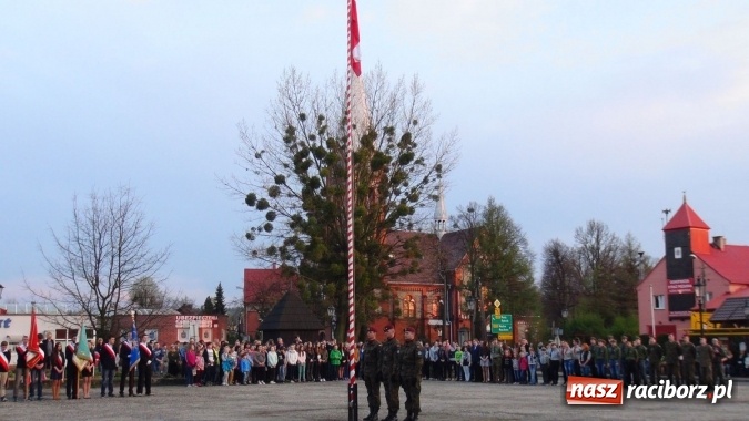 Zdjęcie w galerii na portalu naszraciborz.pl: Międzynarodowy Dzień Pamięci Ofiar Katynia. Apel Poległych w Kuźni Raciborskiej wiadomości z regionu