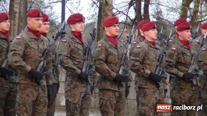 Zdjęcie w galerii na portalu naszraciborz.pl: Międzynarodowy Dzień Pamięci Ofiar Katynia. Apel Poległych w Kuźni Raciborskiej wiadomości z regionu