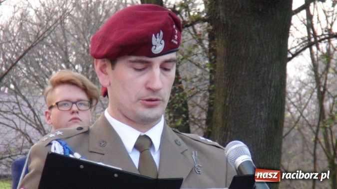 Zdjęcie w galerii na portalu naszraciborz.pl: Międzynarodowy Dzień Pamięci Ofiar Katynia. Apel Poległych w Kuźni Raciborskiej wiadomości z regionu