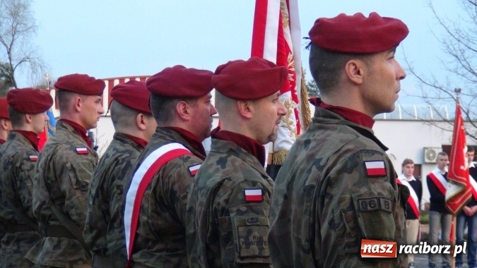 Zdjęcie w galerii na portalu naszraciborz.pl: Międzynarodowy Dzień Pamięci Ofiar Katynia. Apel Poległych w Kuźni Raciborskiej wiadomości z regionu