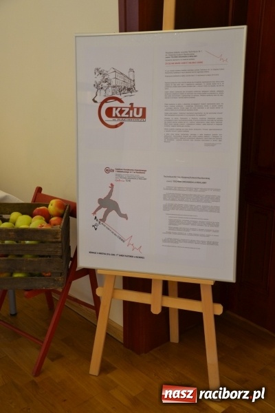 Zdjęcie w galerii na portalu naszraciborz.pl: Życie nie może odbyć się bez Ciebie – wystawa plakatu uczniów Ekonomika na zamku  wiadomości z regionu