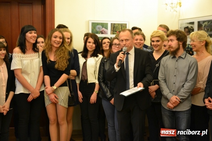 Zdjęcie w galerii na portalu naszraciborz.pl: Życie nie może odbyć się bez Ciebie – wystawa plakatu uczniów Ekonomika na zamku  wiadomości z regionu