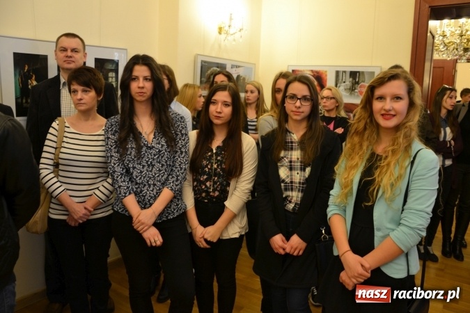 Zdjęcie w galerii na portalu naszraciborz.pl: Życie nie może odbyć się bez Ciebie – wystawa plakatu uczniów Ekonomika na zamku  wiadomości z regionu