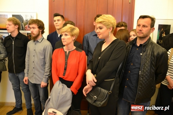 Zdjęcie w galerii na portalu naszraciborz.pl: Życie nie może odbyć się bez Ciebie – wystawa plakatu uczniów Ekonomika na zamku  wiadomości z regionu