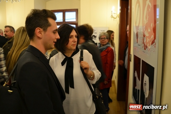 Zdjęcie w galerii na portalu naszraciborz.pl: Życie nie może odbyć się bez Ciebie – wystawa plakatu uczniów Ekonomika na zamku  wiadomości z regionu