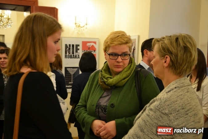 Zdjęcie w galerii na portalu naszraciborz.pl: Życie nie może odbyć się bez Ciebie – wystawa plakatu uczniów Ekonomika na zamku  wiadomości z regionu