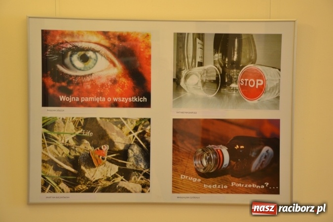 Zdjęcie w galerii na portalu naszraciborz.pl: Życie nie może odbyć się bez Ciebie – wystawa plakatu uczniów Ekonomika na zamku  wiadomości z regionu