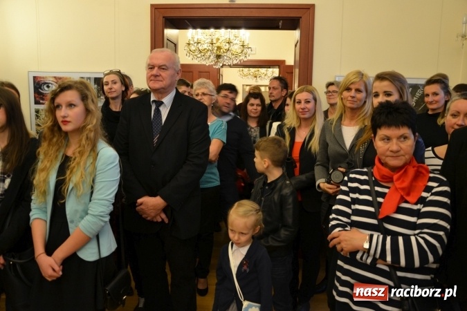 Zdjęcie w galerii na portalu naszraciborz.pl: Życie nie może odbyć się bez Ciebie – wystawa plakatu uczniów Ekonomika na zamku  wiadomości z regionu