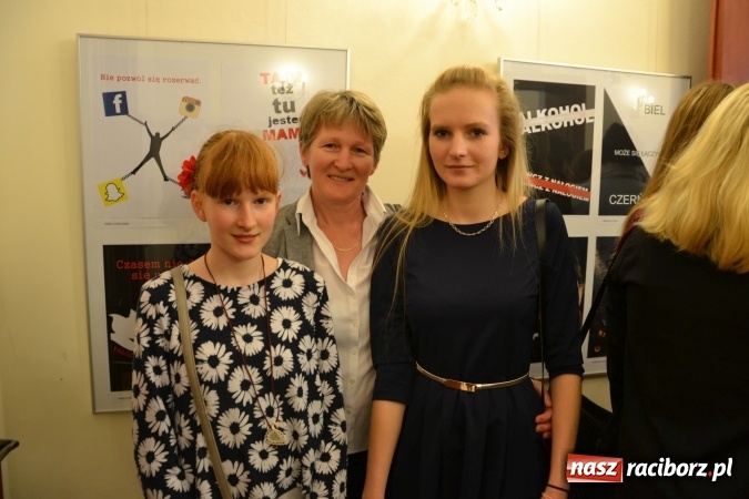 Zdjęcie w galerii na portalu naszraciborz.pl: Życie nie może odbyć się bez Ciebie – wystawa plakatu uczniów Ekonomika na zamku  wiadomości z regionu