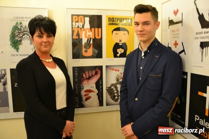 Zdjęcie w galerii na portalu naszraciborz.pl: Życie nie może odbyć się bez Ciebie – wystawa plakatu uczniów Ekonomika na zamku  wiadomości z regionu